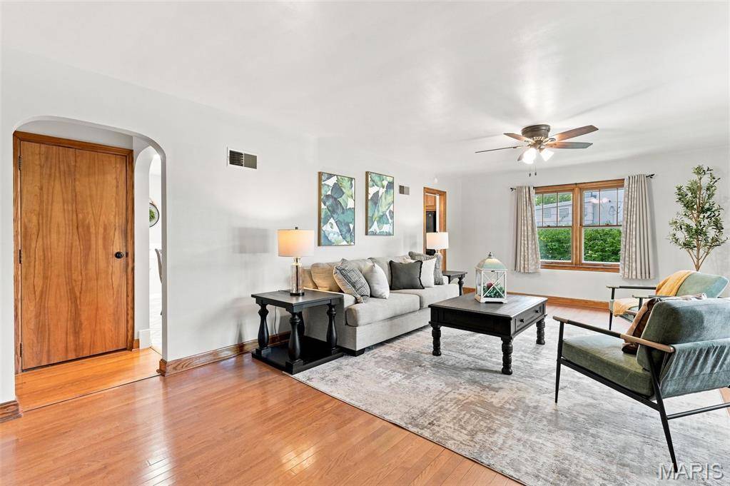1904 Elm St ST, St Charles, MO 63301