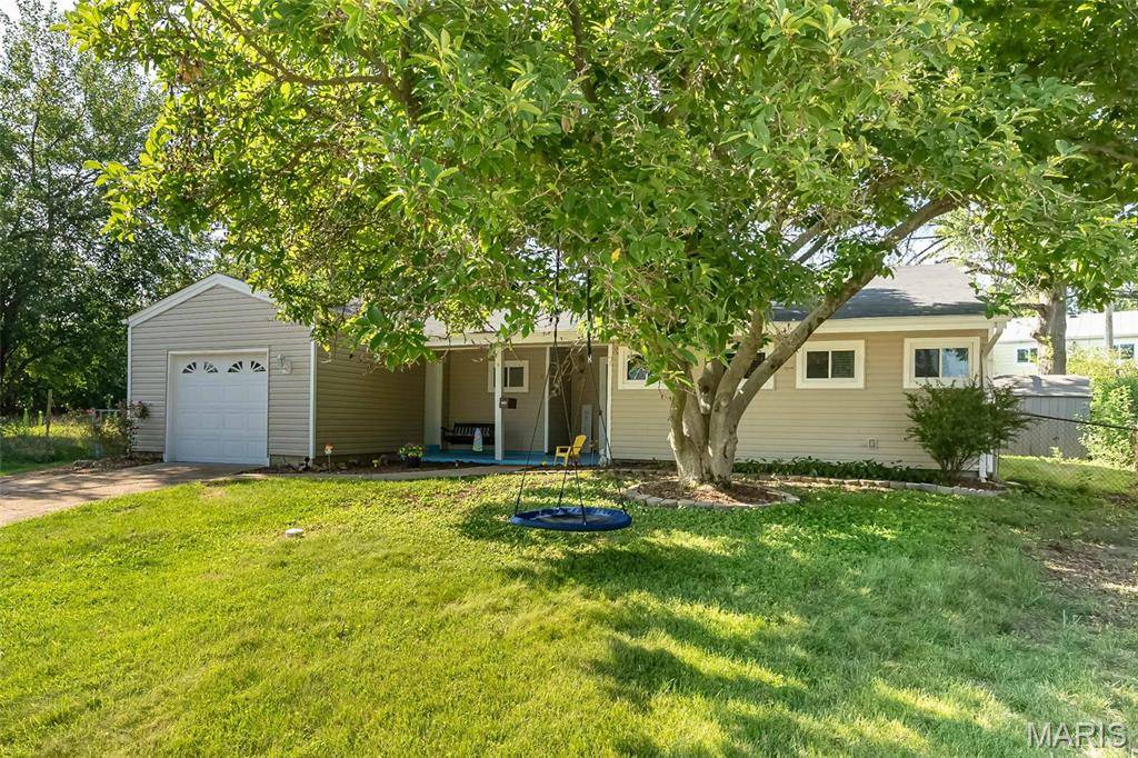 7104 Fernbrook DR, St Louis, MO 63123