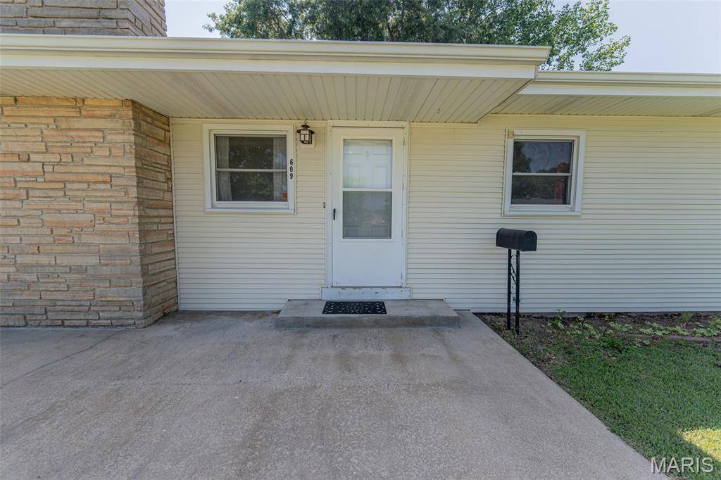 609 Elm AVE, Bland, MO 65014