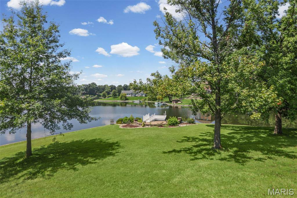 369 E Lake DR, Edwardsville, IL 62025
