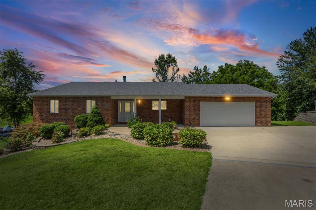 369 E Lake DR, Edwardsville, IL 62025