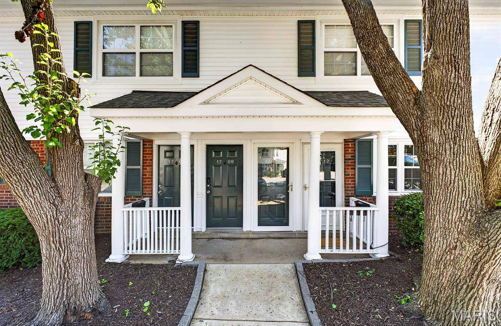 1712 Redbird CV, Brentwood, MO 63144
