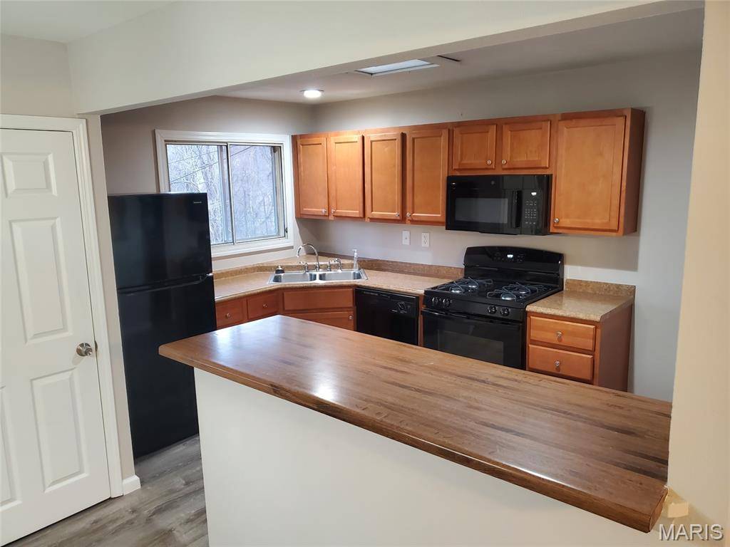 1574 Ville Angela LN, Hazelwood, MO 63042