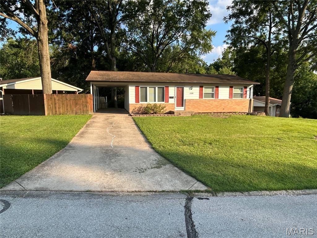1574 Ville Angela LN, Hazelwood, MO 63042
