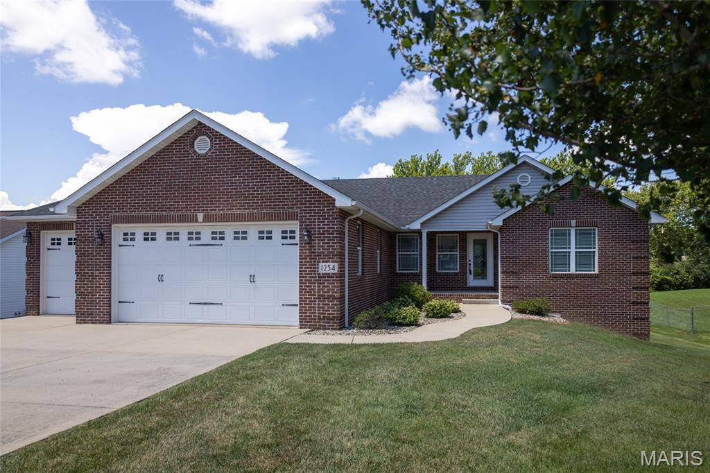 1254 Jamaica DR, Edwardsville, IL 62025