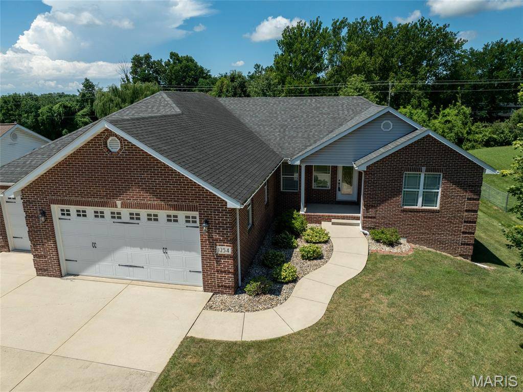 1254 Jamaica DR, Edwardsville, IL 62025