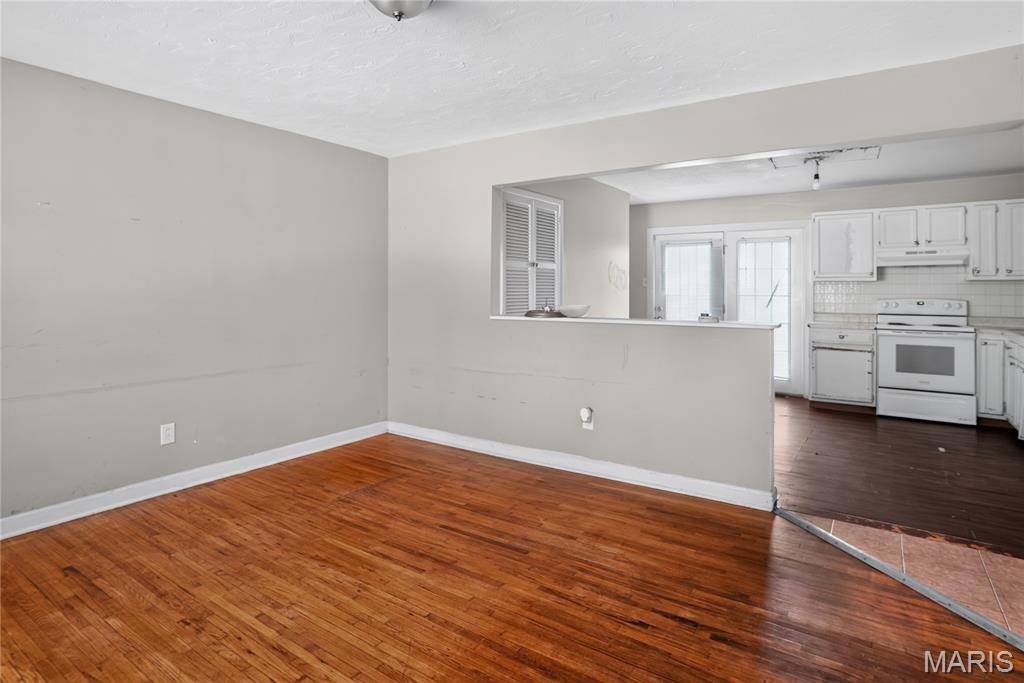 8441 Brotherton LN, St Louis, MO 63135