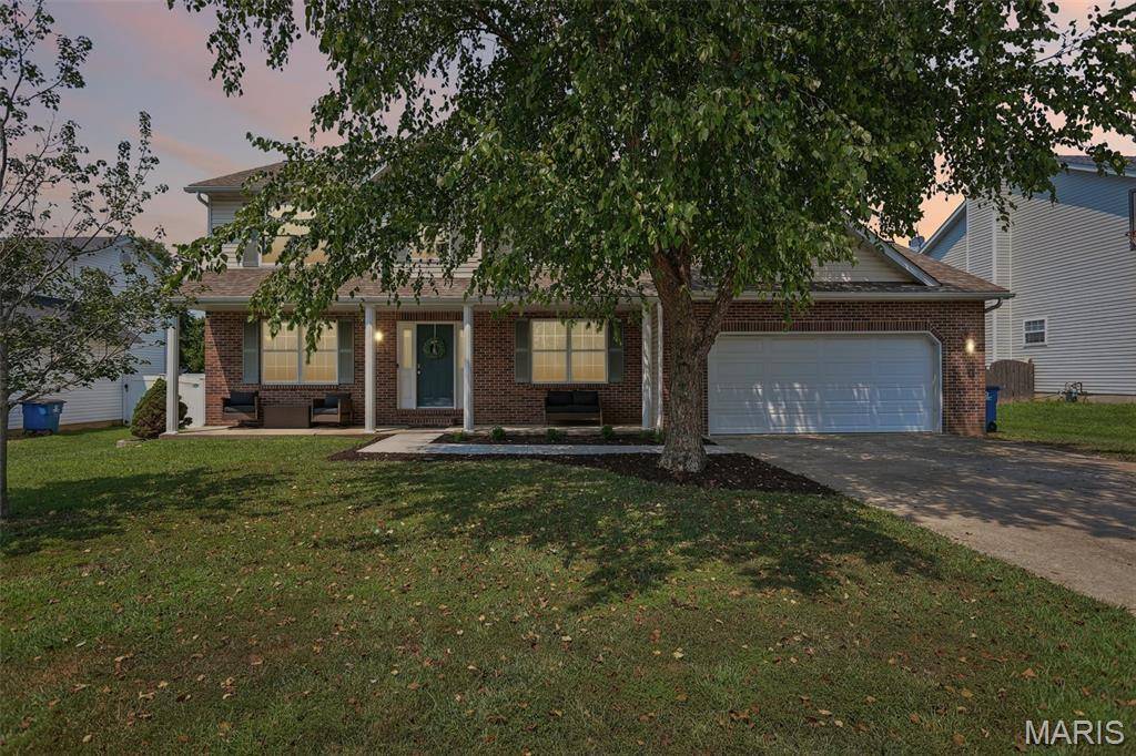 8009 Austin DR, Troy, IL 62294