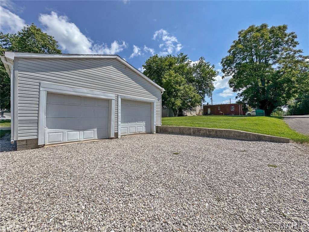 118 W Center ST, Troy, IL 62294