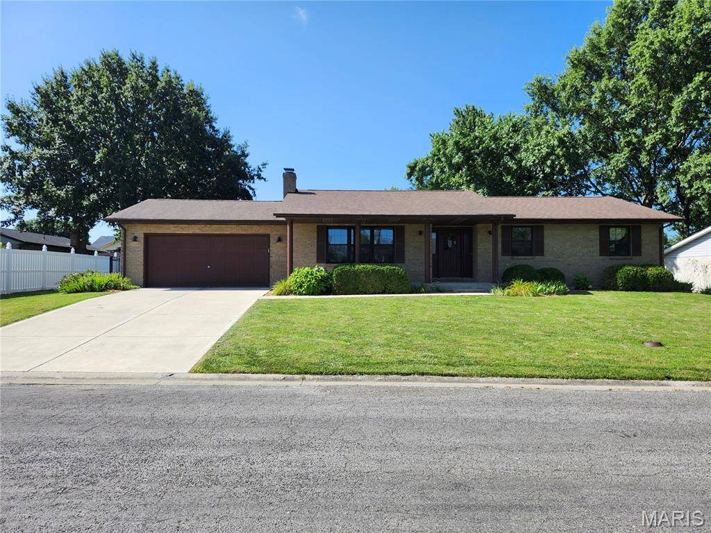 750 Klein DR, Smithton, IL 62285