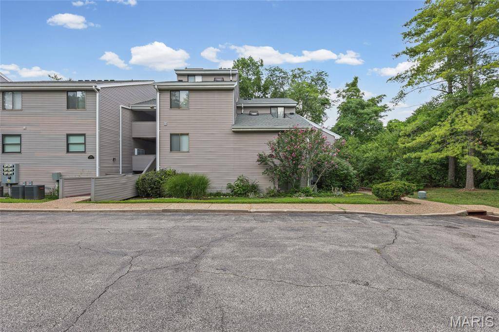 1333 Prospect Village LN #A, Ballwin, MO 63021