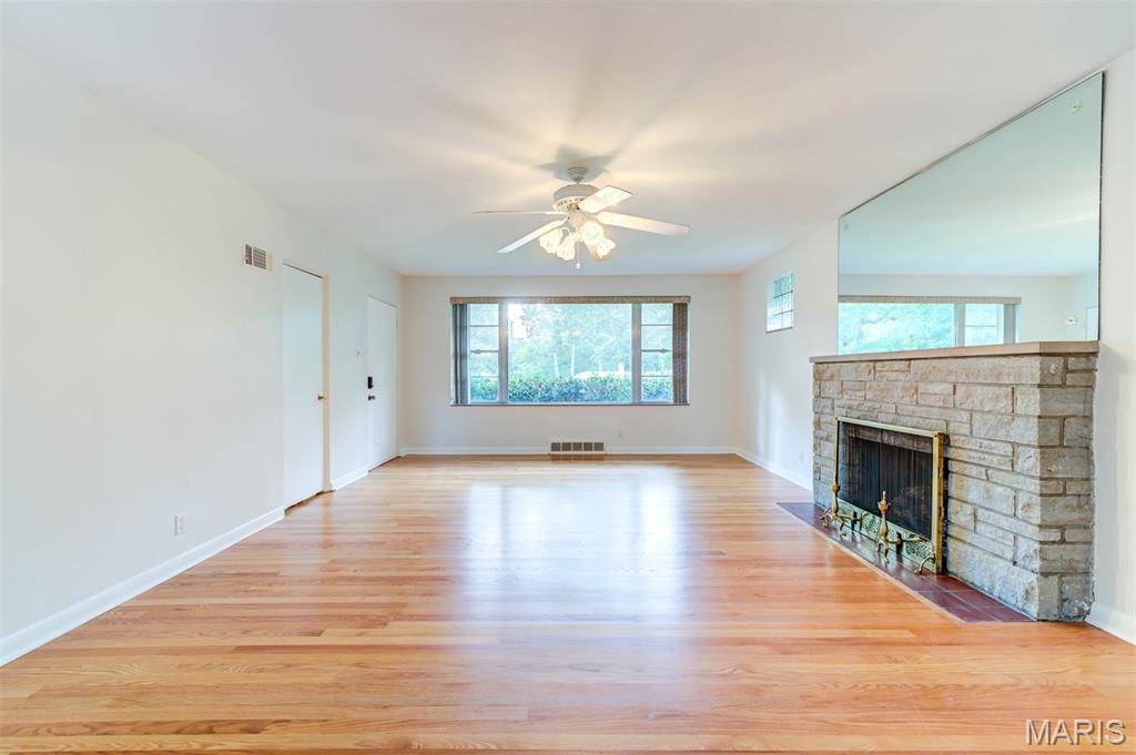 7425 Raleigh DR, St Louis, MO 63123