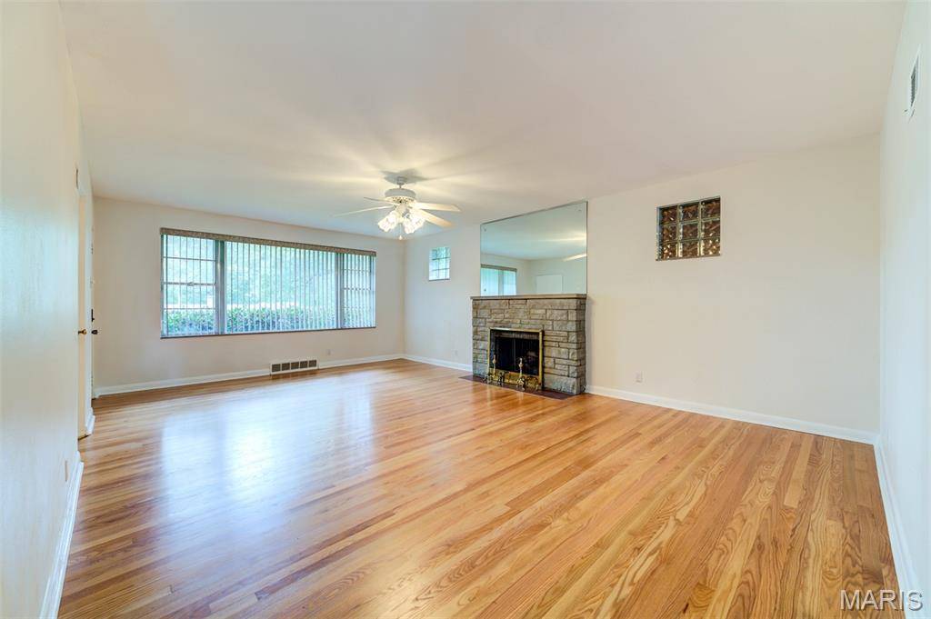 7425 Raleigh DR, St Louis, MO 63123