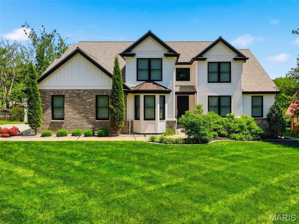 26 Forsythia LN, Olivette, MO 63132