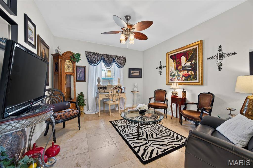 125 Warren Manor #B, Highland, IL 62249