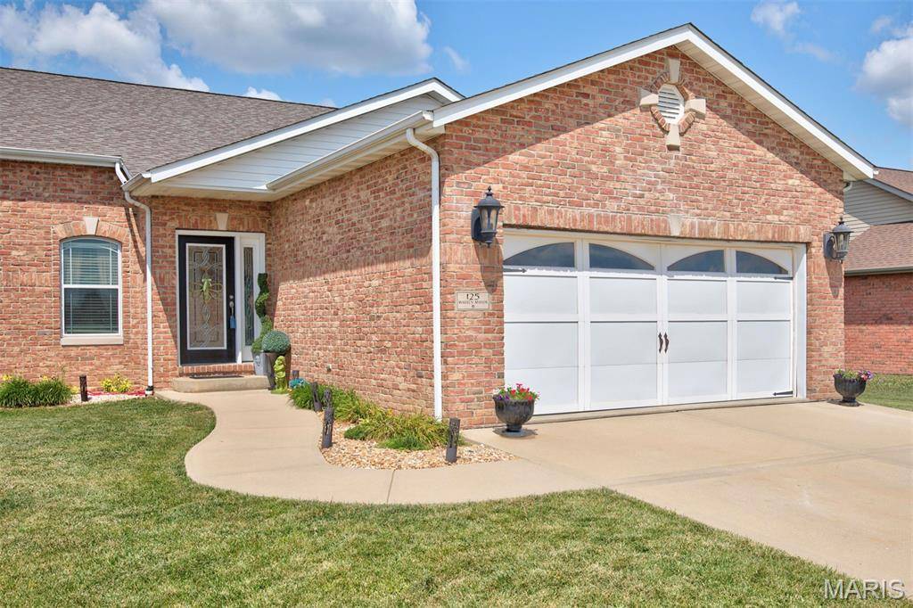 125 Warren Manor #B, Highland, IL 62249