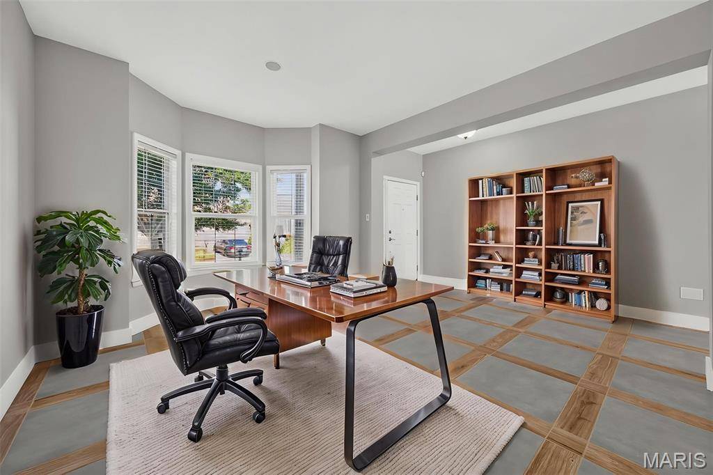 1718 Briarmanor DR, Lake St Louis, MO 63367