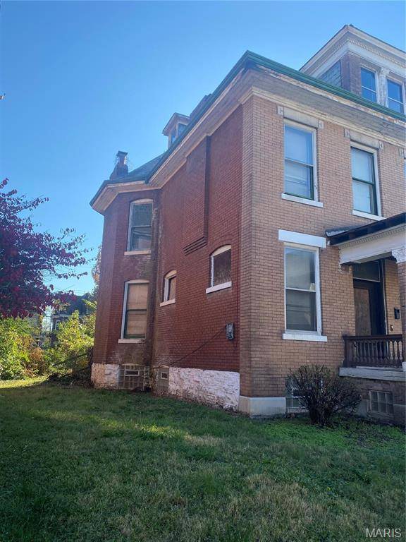 5038 Raymond AVE, St Louis, MO 63113