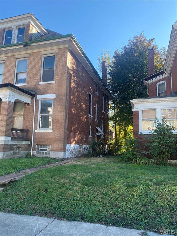 5038 Raymond AVE, St Louis, MO 63113