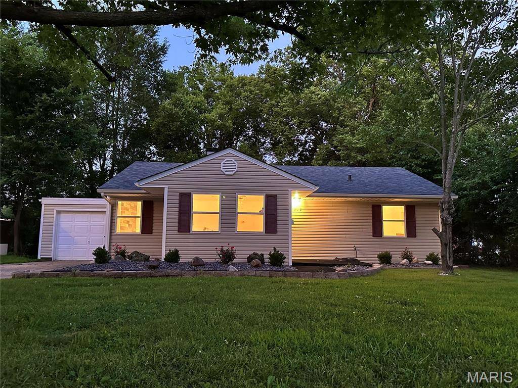 608 Devonshire DR, Belleville, IL 62226
