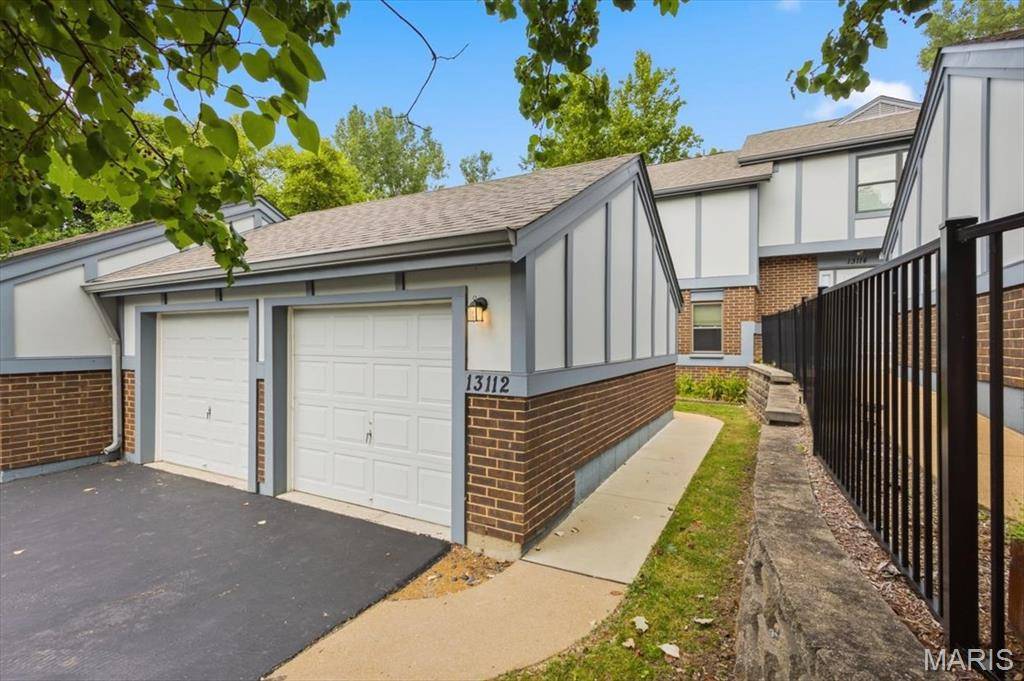13112 Royal Pines DR, Maryland Heights, MO 63146