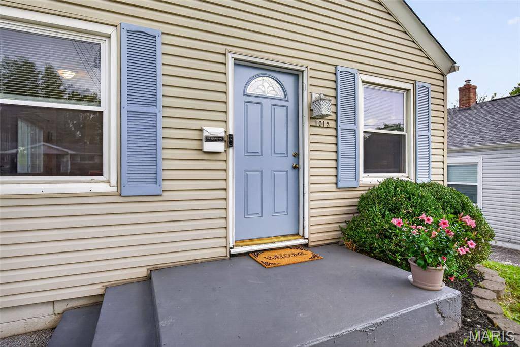 1015 S 6th ST, St Charles, MO 63301
