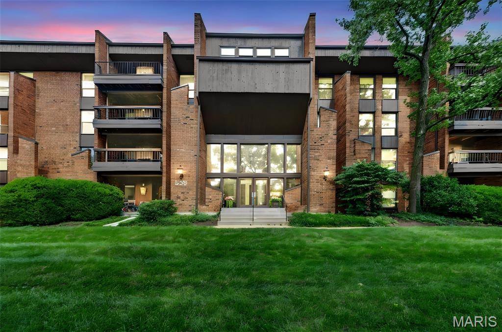 539 Coeur De Royale DR #307, Creve Coeur, MO 63141