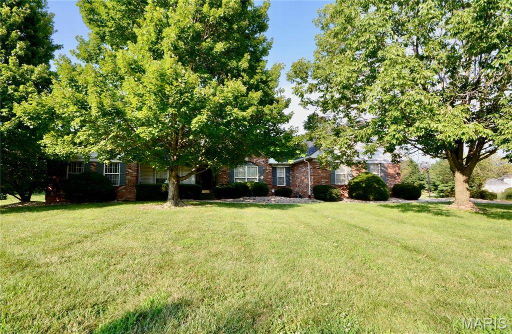 4114 Banbury PL, Swansea, IL 62226