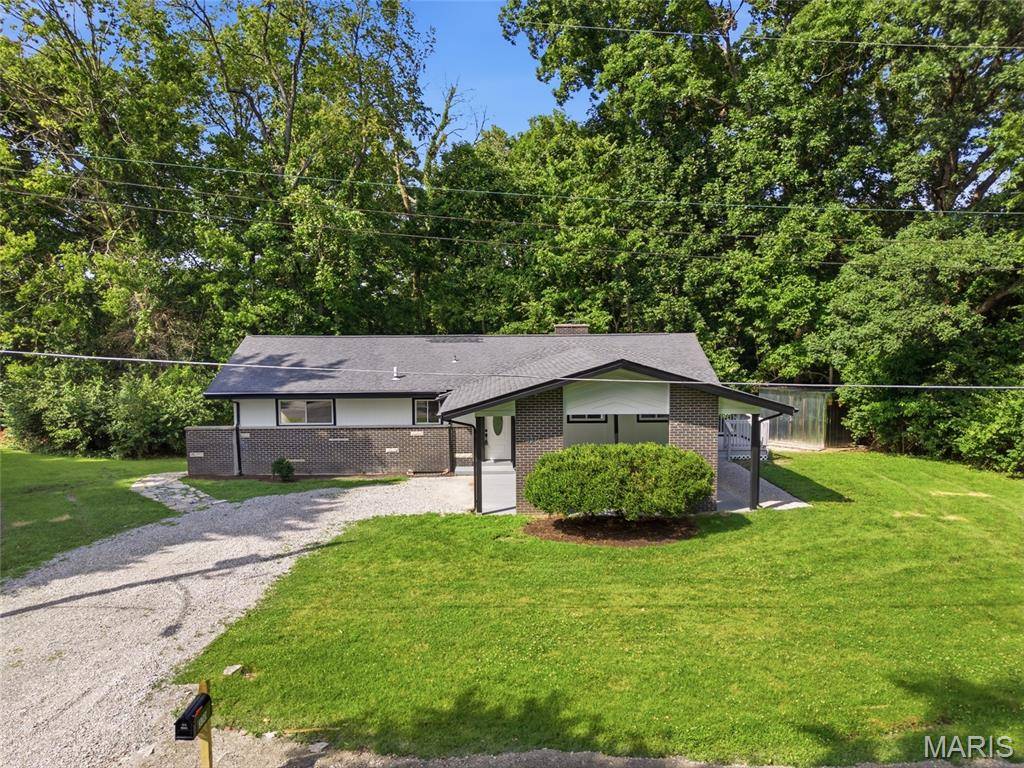 330 Hillwood DR, Belleville, IL 62223