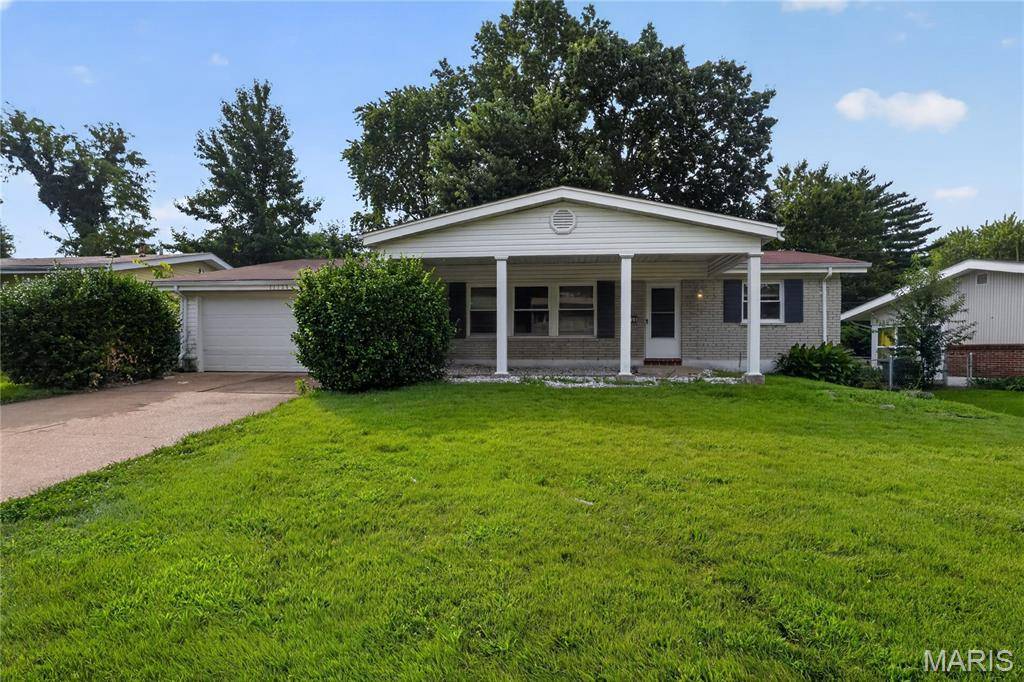 11138 Landseer DR, St Louis, MO 63136
