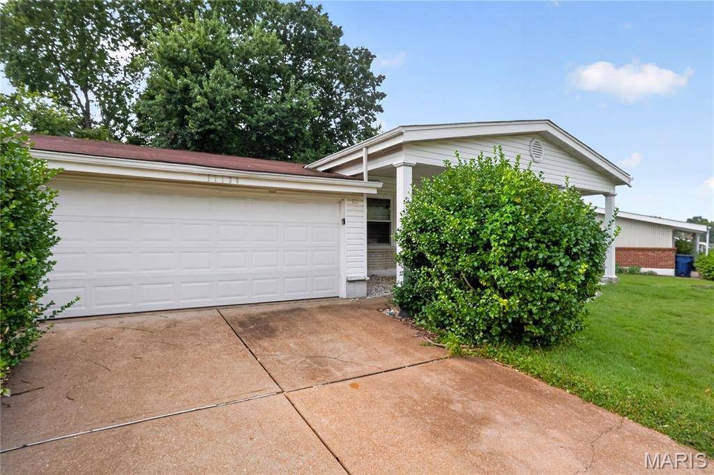 11138 Landseer DR, St Louis, MO 63136