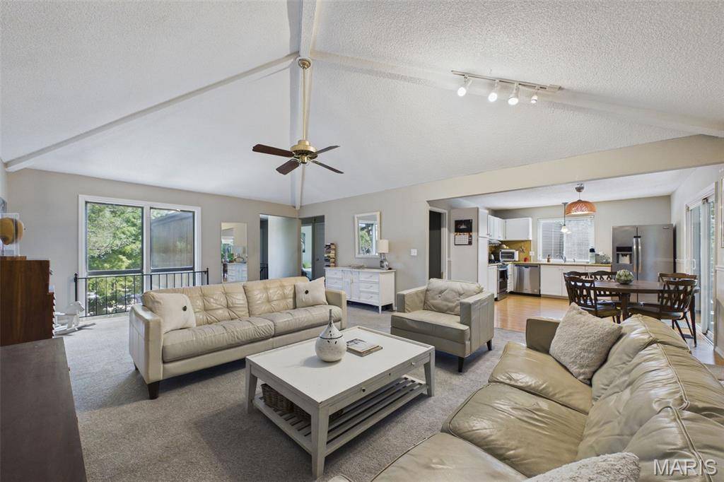 965 Beacon Woods CT, Ballwin, MO 63021