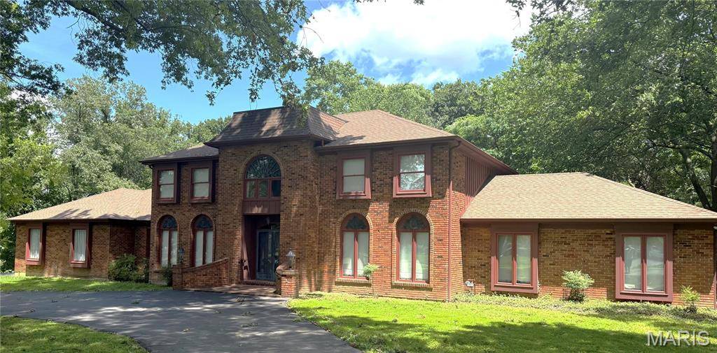 1940 Windmoor PL, Town And Country, MO 63131