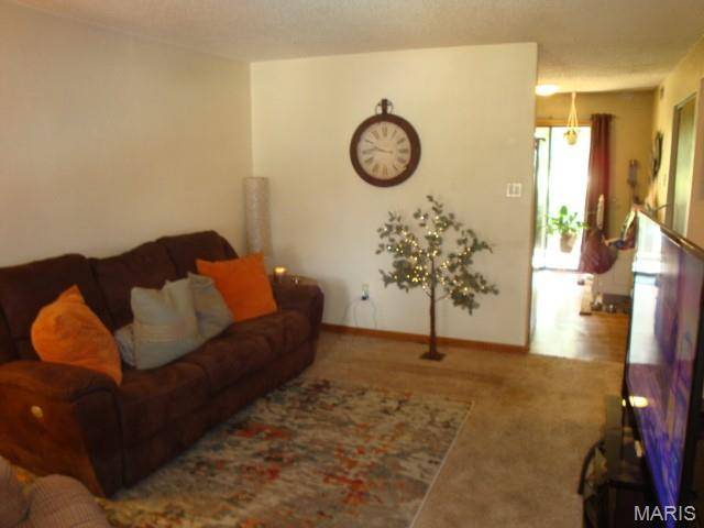 220 Suppiger LN #213, Highland, IL 62249