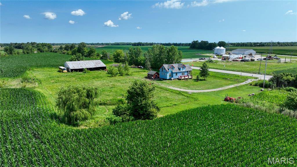 8975 State Route 4, Staunton, IL 62088