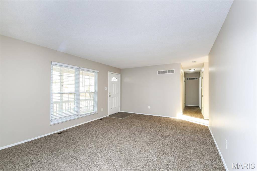 31 Four Winds DR, St Peters, MO 63376