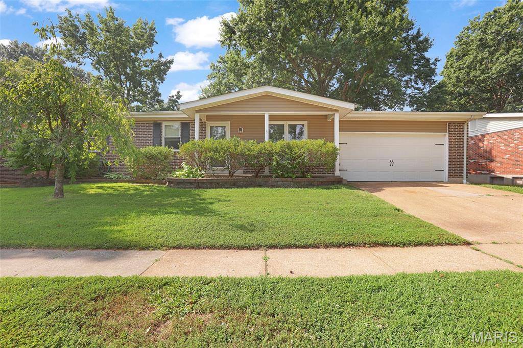 1210 Dorne DR, Ballwin, MO 63021