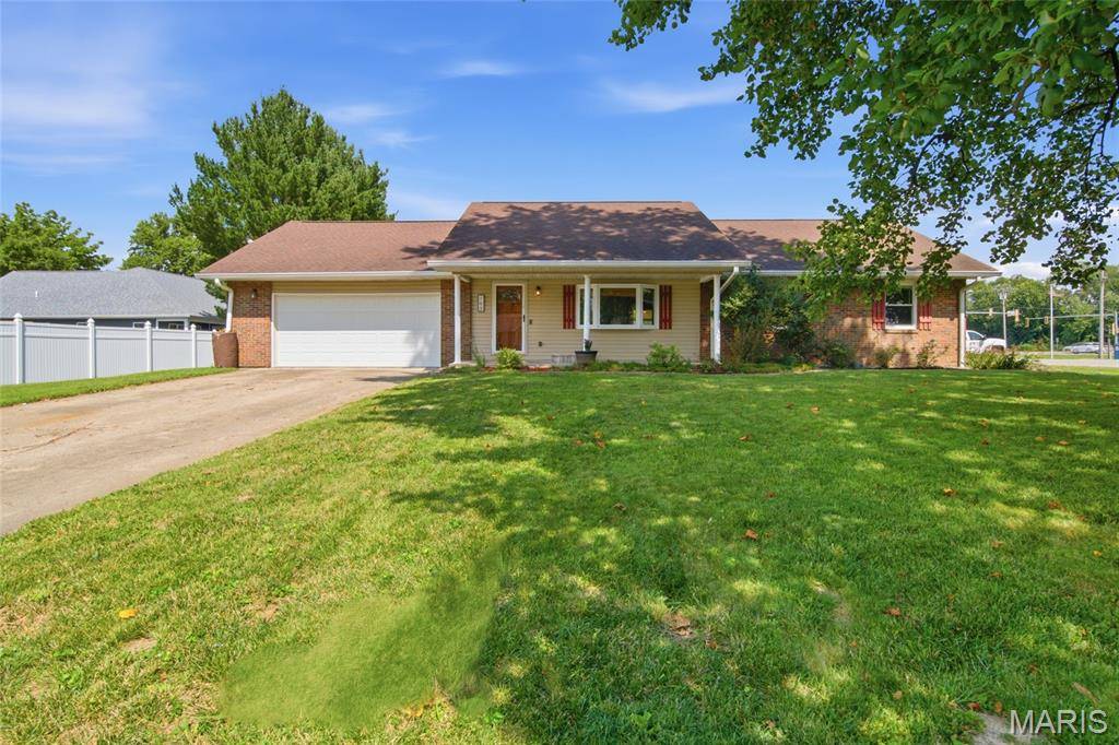102 Irene DR, St Jacob, IL 62281