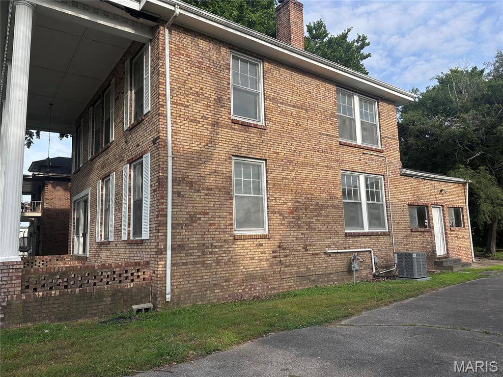114 W North ST, Sikeston, MO 63801