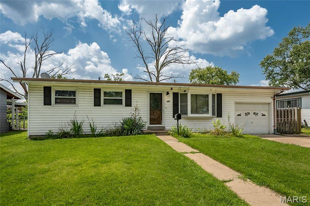 460 Versailles DR, Florissant, MO 63031