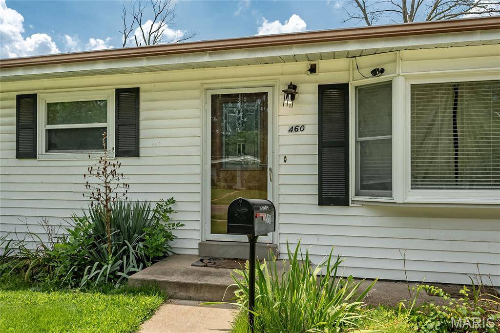 460 Versailles DR, Florissant, MO 63031