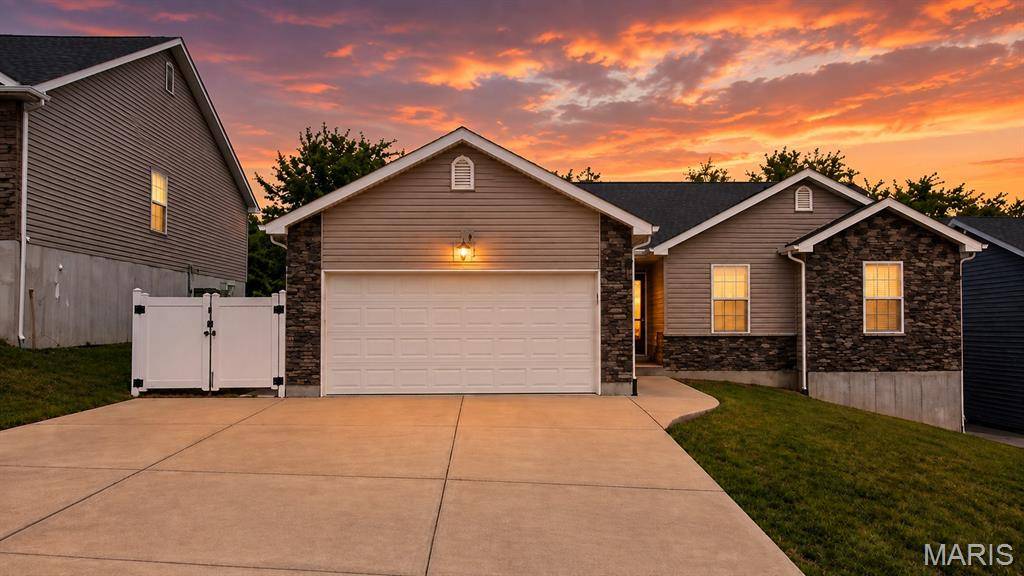 1387 Durham DR, Herculaneum, MO 63048
