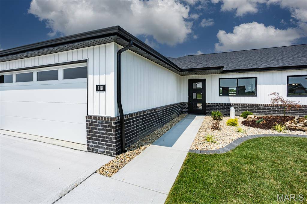 118 Bridgeport DR, Moro, IL 62067