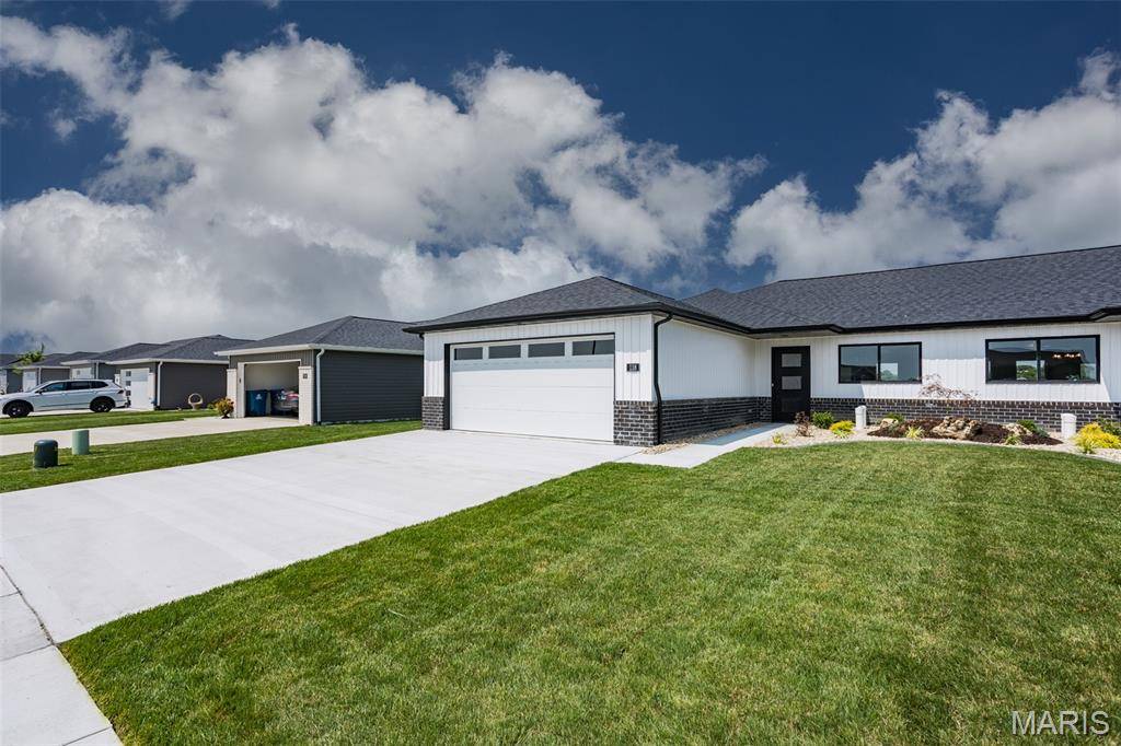 118 Bridgeport DR, Moro, IL 62067