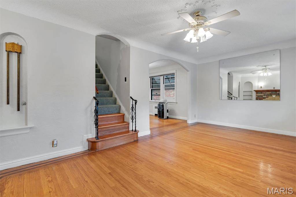 5619 Neosho ST, St Louis, MO 63109