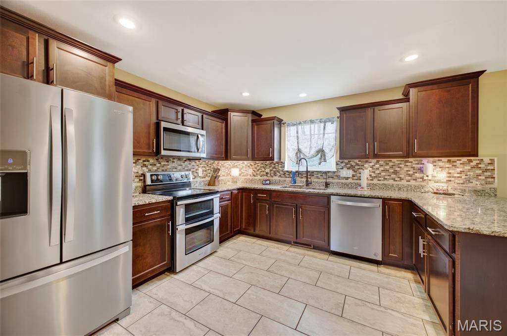 131 Creek View DR, St Robert, MO 65584