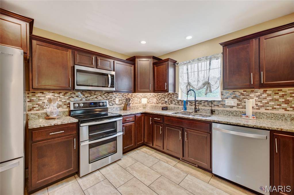 131 Creek View DR, St Robert, MO 65584