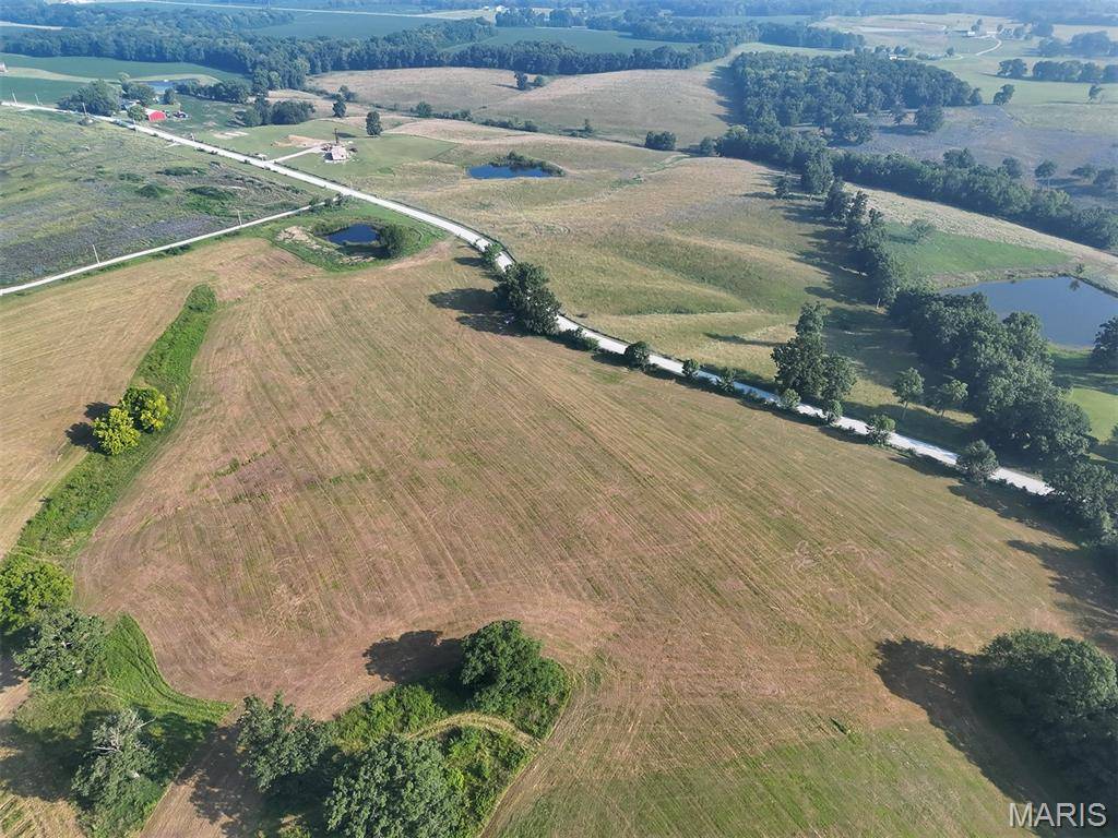 680 Tickridge RD, Silex, MO 63377