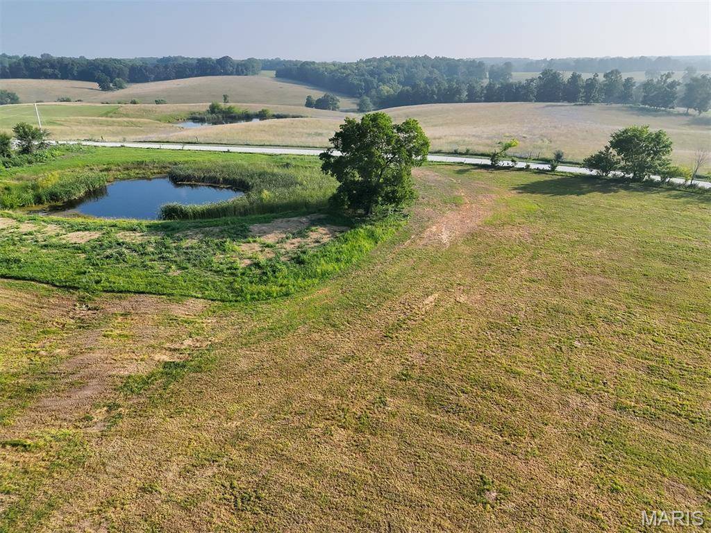680 Tickridge RD, Silex, MO 63377
