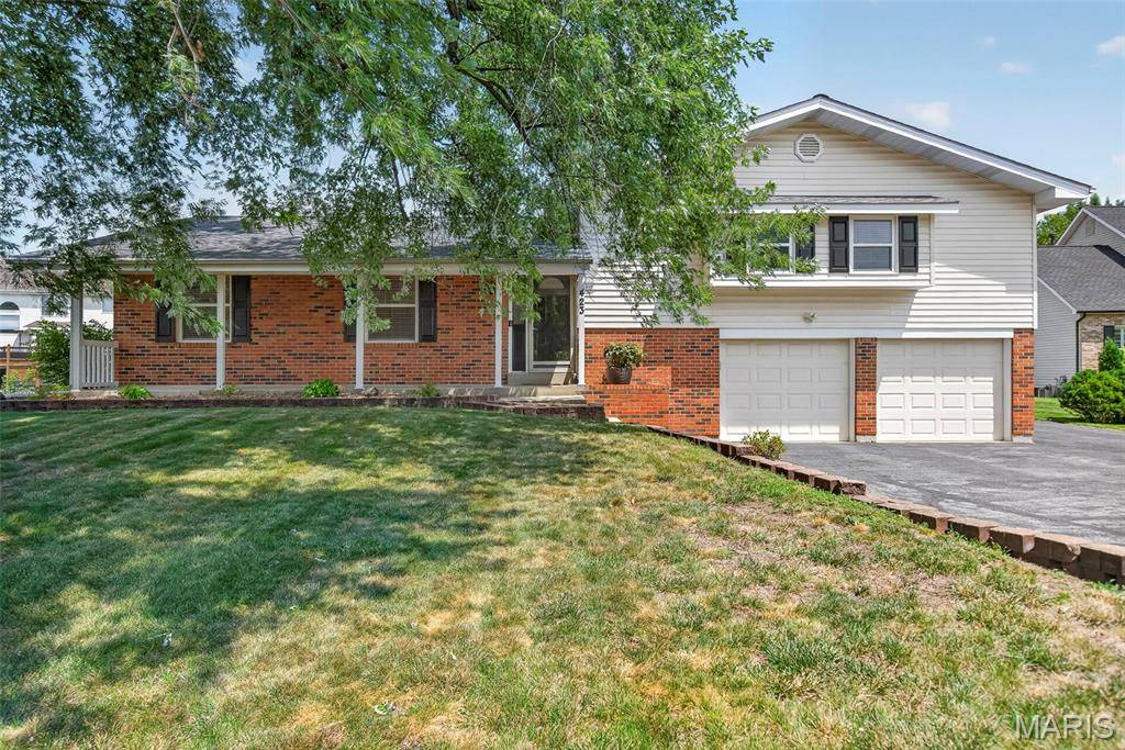 423 Ancestry DR, St Peters, MO 63376